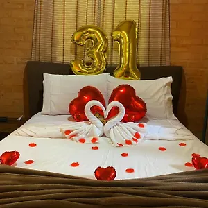 https://middle-house.camposdojordaohotels.net